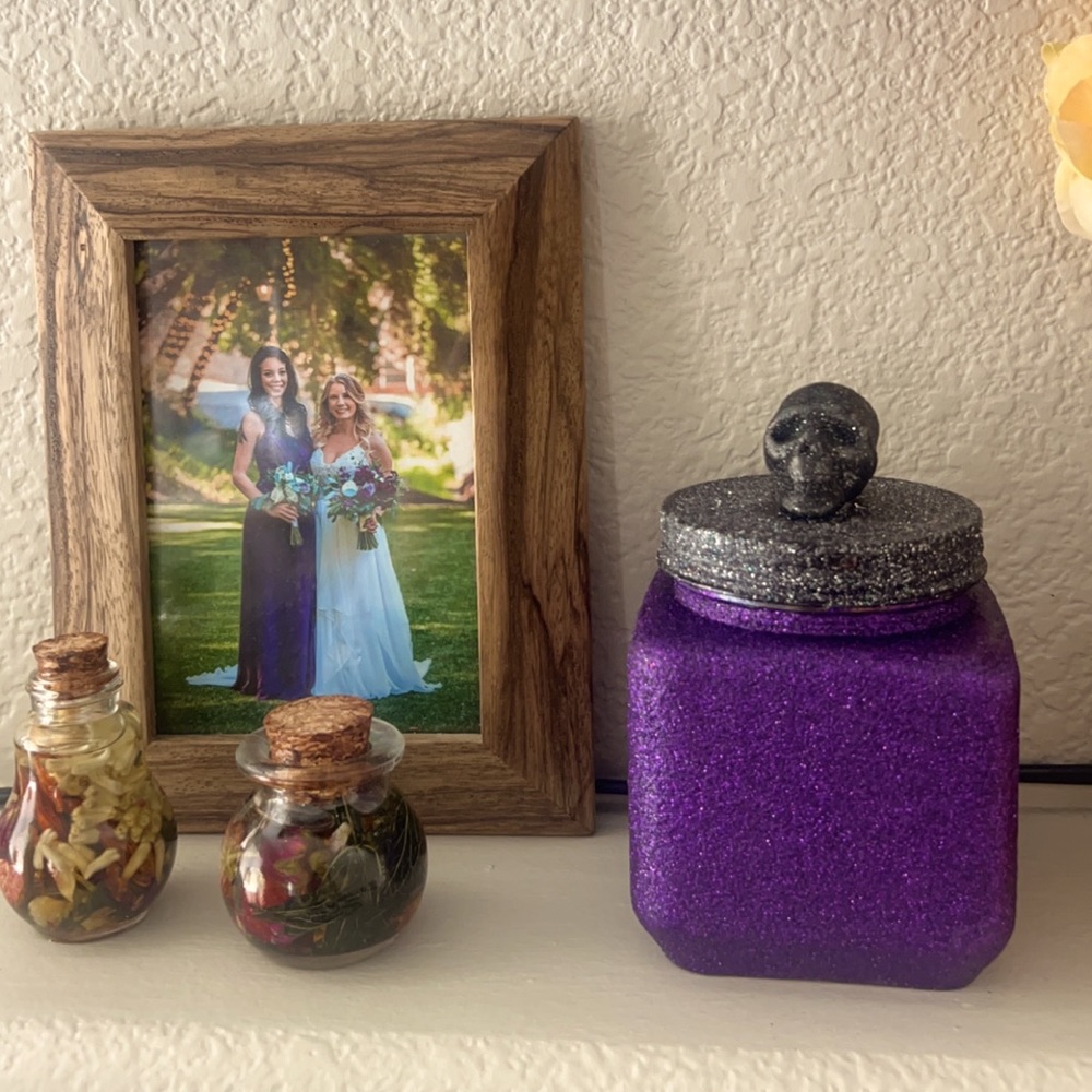 Glass Halloween jar 💜🖤